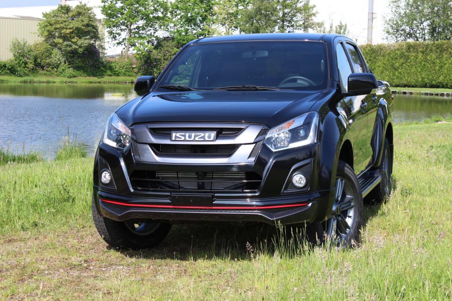  Isuzu D-Max Urban Double Cab 2017 года  (фото 7 из 13)